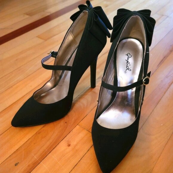 Black High Heels. Bow at the back. - Picture 3 of 3